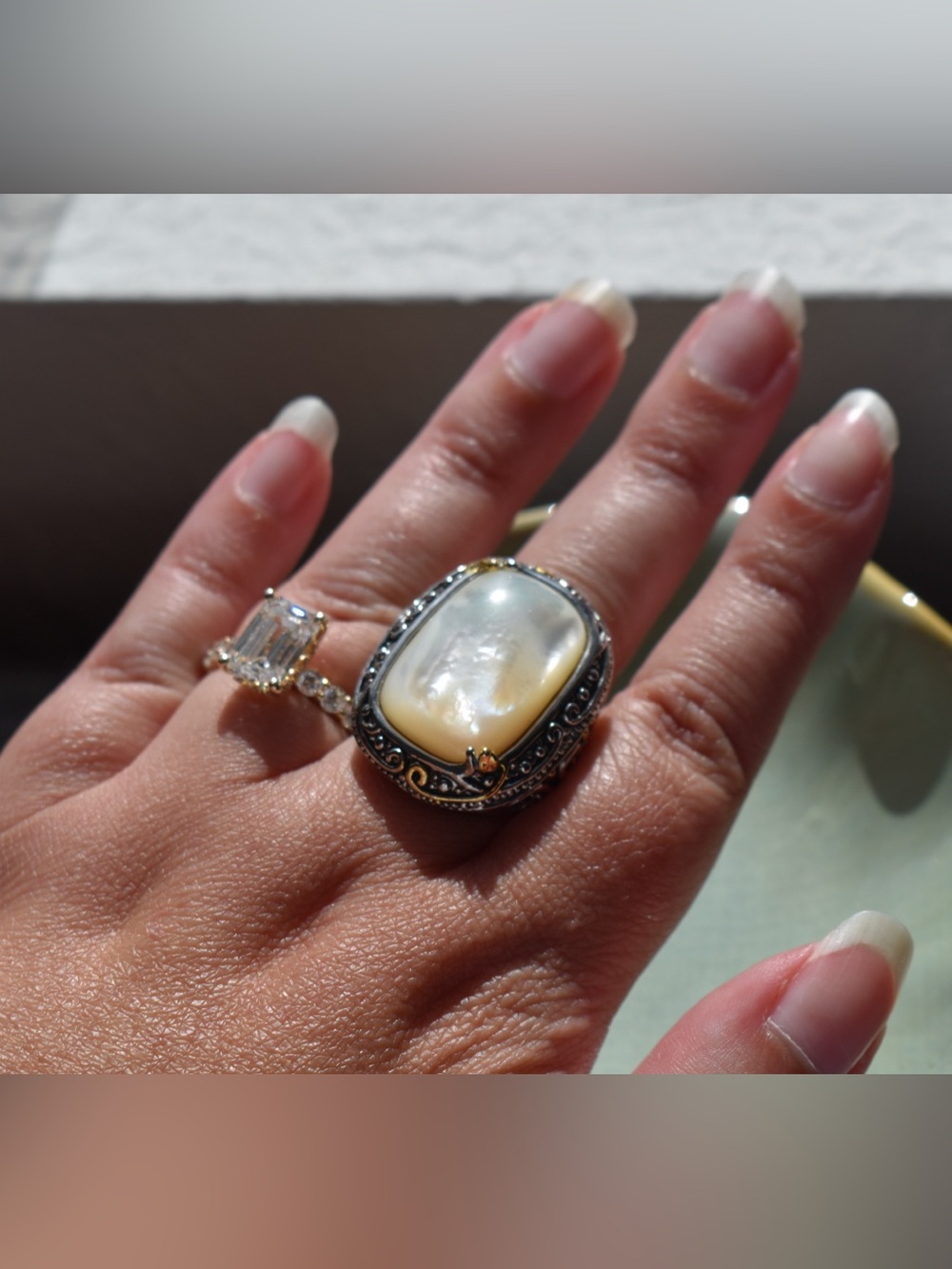 Chunky Vintage-Inspired 18K Gold Electroplate Mother of Pearl Ring Size 8